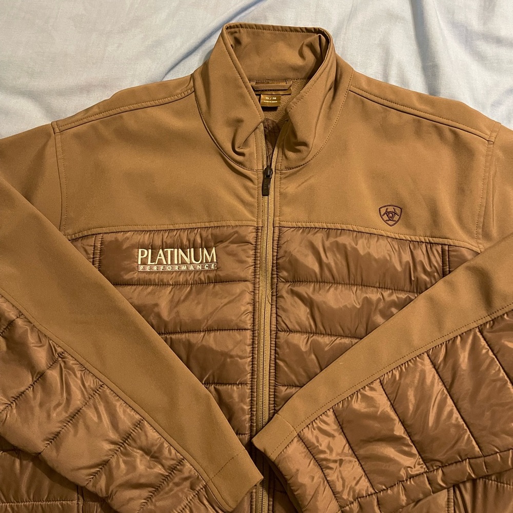 Mens Ariat XLrg Lt brown jacket. Excellent condition. Perfect for fall.